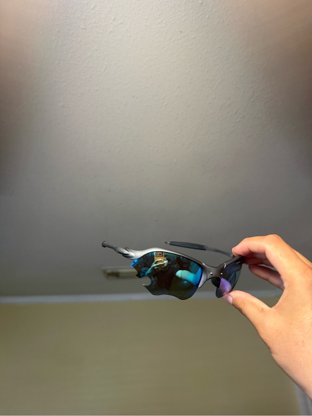 Oakley Men’s Black Frame Blue Mirrored Lens Sunglasses Oakley